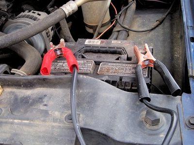 Akumulators ir izsmelts: kā apgaismot automašīnu?