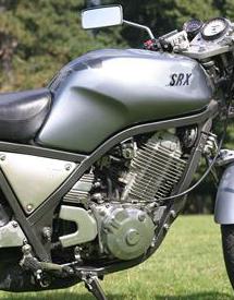 Yamaha SRX 400 ir populārs vieglais motocikls