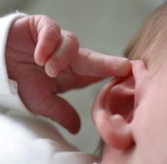 Ko man darīt, ja maniem bērniem ir ausu sāpes? Mātes neatliekamās darbības