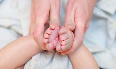 Kādam jābūt bērna kājas izmēram pēc vecuma?