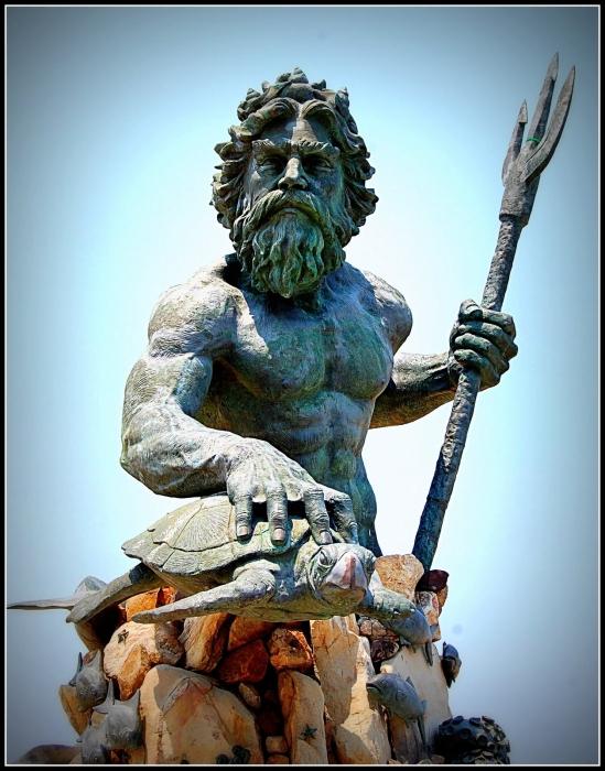 Senais un majestātiskais dievs Neptūns, jūras elementa patrons