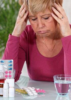 Kādi ir agrīnas menopauzes cēloņi sievietēm?